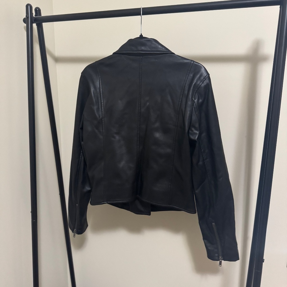 Women’s black faux leather jacket (Gap size small) - Picture 2 of 6